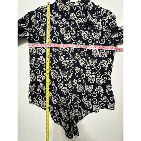 Kut from the Kloth Button Up Roll Tab Sleeve Black & White Floral Tie Waist Sz M - Picture 5 of 5